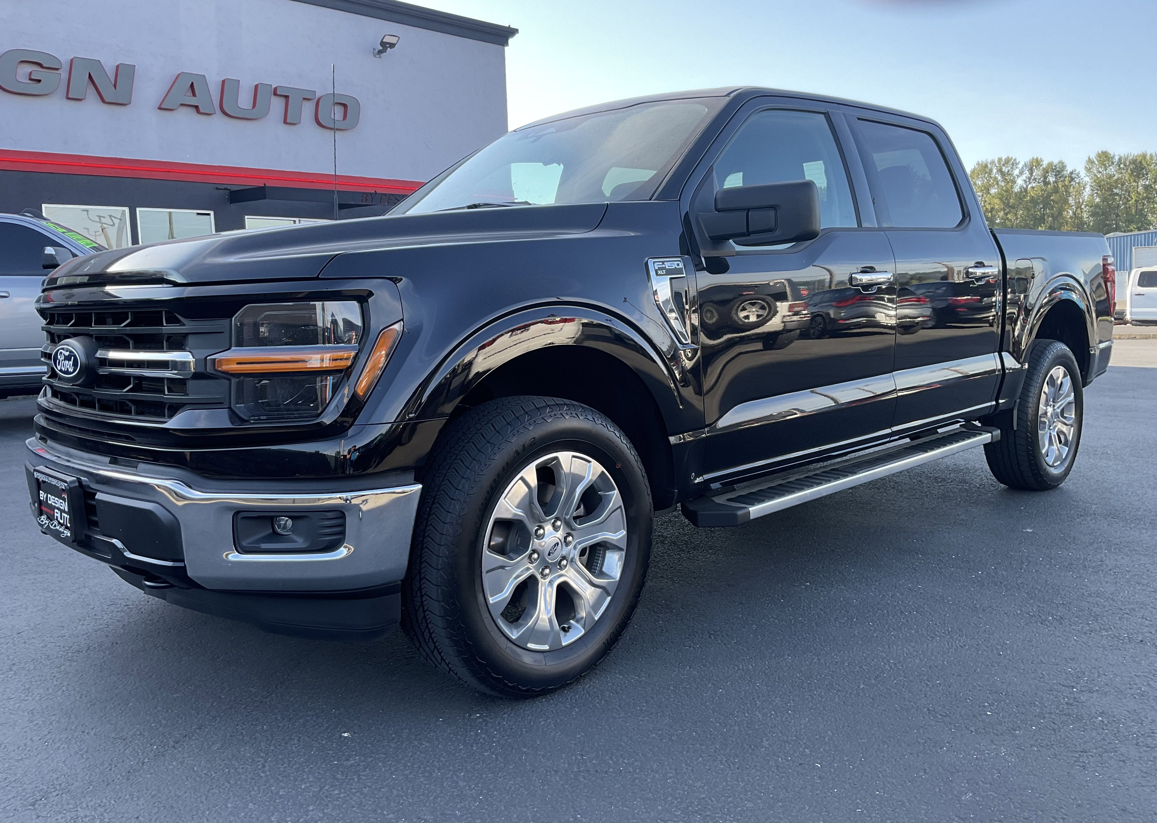 2025 Ford F-150 XLT Crew Cab 4x4 in Agate Black Metallic — front three-quarter view