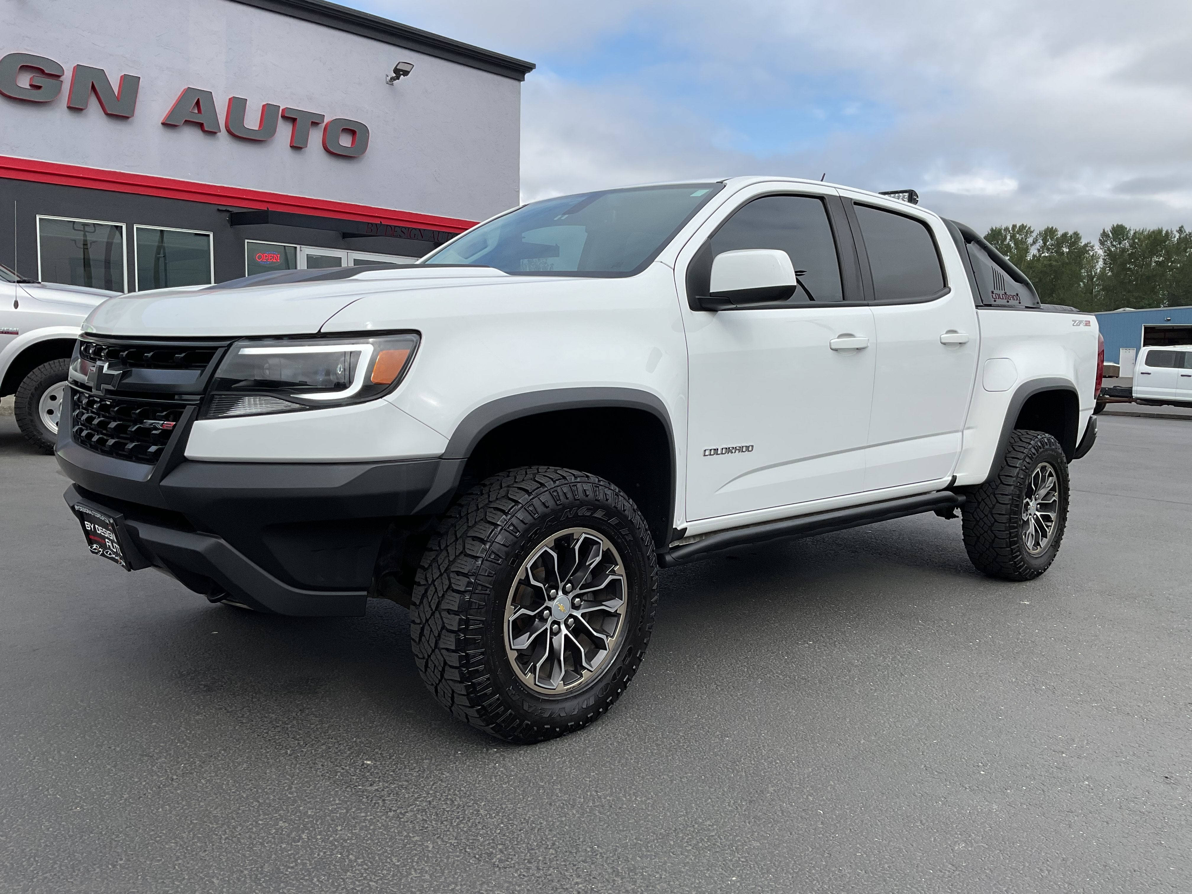 2018 Chevrolet Colorado ZR2 Crew Cab 4x4 in White — front three-quarter view